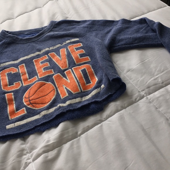 Cleveland Basketball Cropped Crewneck - Picture 3 of 3